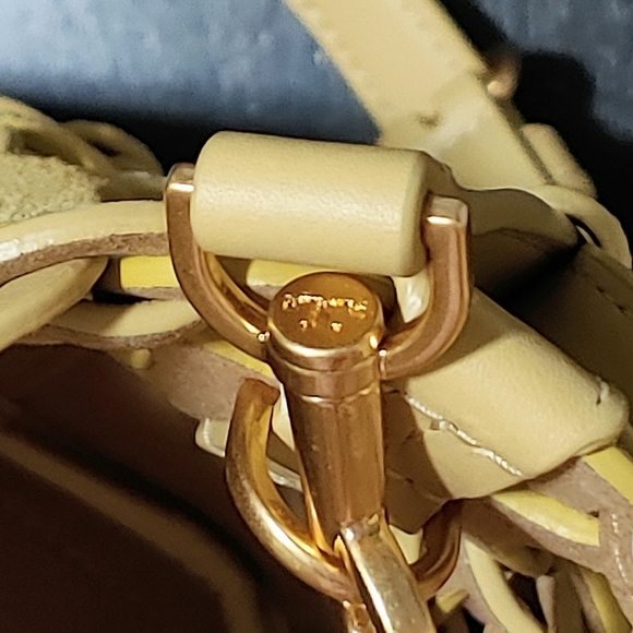 Excellent Tory Burch McGraw Die-Cut Dragonfly Drawstring Satchel tan yellow - Picture 8 of 16